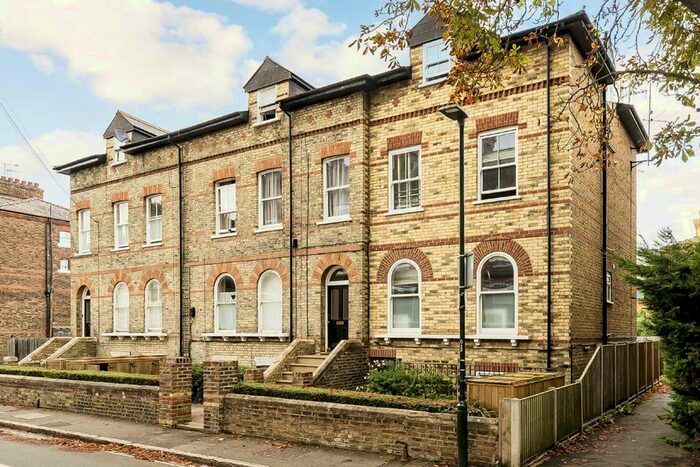 1 Bedroom Flat To Rent In Queens Road, Twickenham, TW1