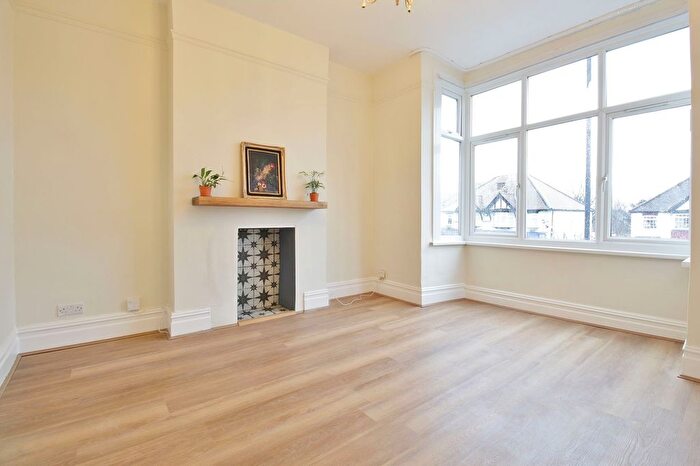 3 Bedroom Maisonette To Rent In London Road, Isleworth, TW7
