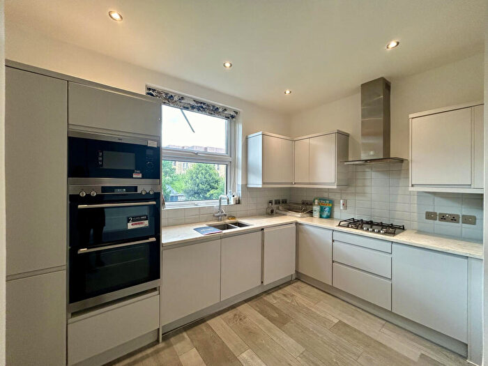 2 Bedroom Apartment To Rent In Rocklands Drive, South Croydon, Surrey, CR2