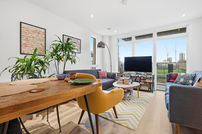 1 Bedroom Flat For Sale In Chorley Court, Canary Wharf, E14