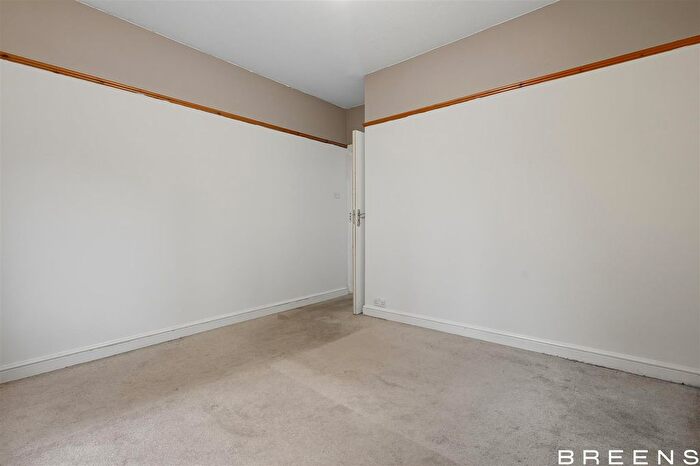 2 Bedroom Flat For Sale In Hertford Road, Enfield, EN3
