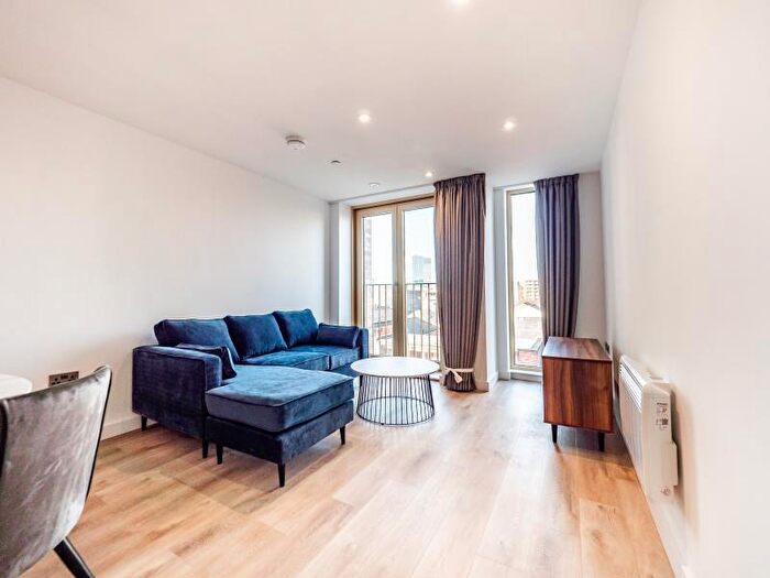 2 Bedroom Apartment To Rent In Flat :: The Quarters, M1