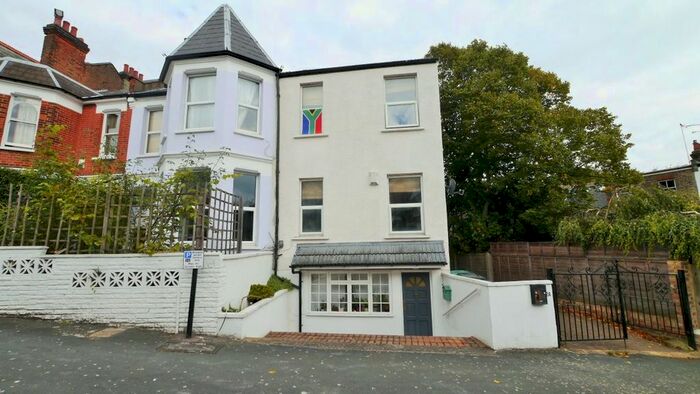 3 Bedroom Terraced House To Rent In Elyne Road, London, N4