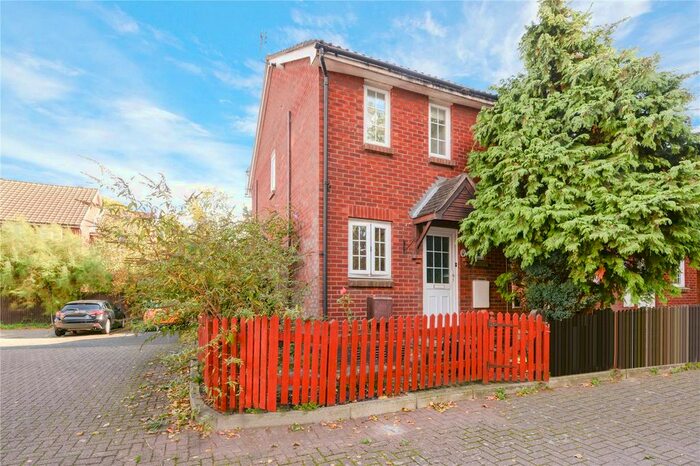 2 Bedroom Property To Rent In Lavender Road, London, SE16