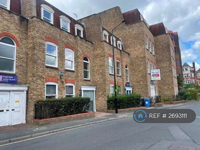2 Bedroom Flat To Rent In Crossfield Chambers, Enfield, EN2