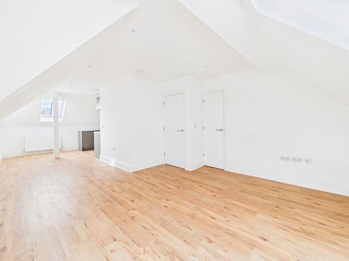 1 Bedroom Flat To Rent In Northcourt Road, Worthing, BN14