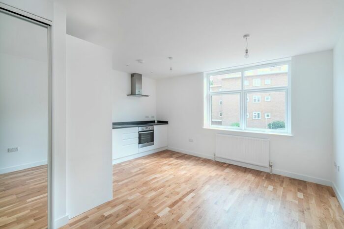 Studio To Rent In Heath Square, Boltro Road, Haywards Heath, RH16