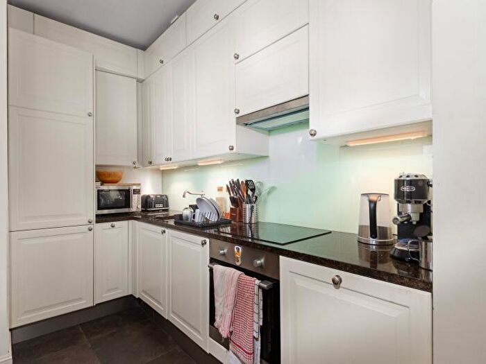 2 Bedroom Apartment To Rent In Imperial Hall, - City Road, London, EC1V