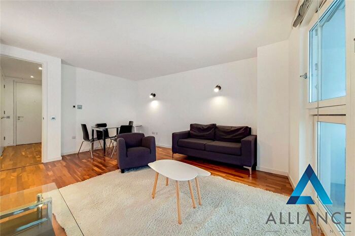 2 Bedroom Flat To Rent In Fairmont Avenue, London, E14