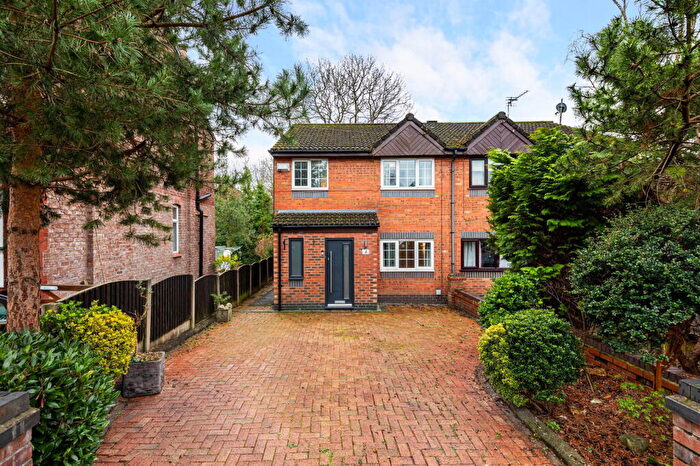 3 Bedroom Semi-Detached House For Sale In Mulgrave Road, Roe Green, Worsley, M28