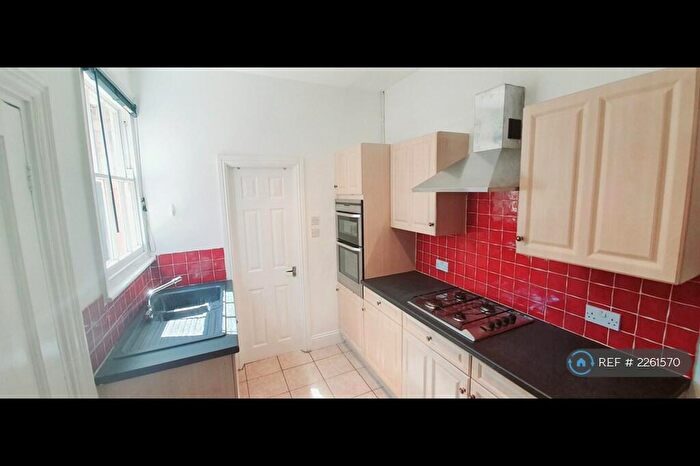 3 Bedroom End Of Terrace House To Rent In Glapton Road, Nottingham, NG2