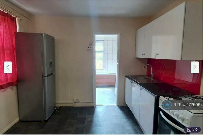 2 Bedroom Flat To Rent In Hazelwood Road, London, E17
