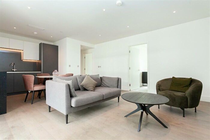 2 Bedroom Flat To Rent In Gartons Way, London, SW11