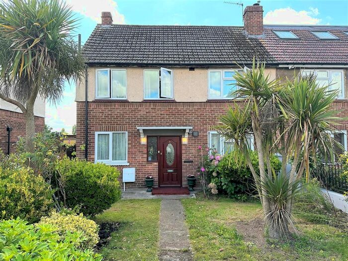 3 Bedroom Semi-Detached House To Rent In Dudley Road, Feltham, TW14