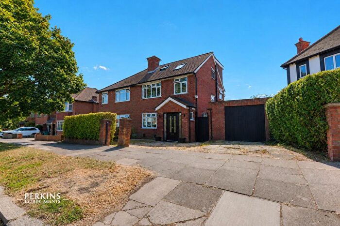 4 Bedroom Semi Detached House For Sale In Greenford, UB6