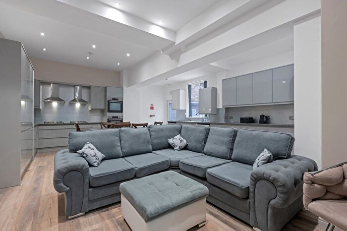 8 Bedroom End Of Terrace House To Rent In Elm Avenue, Nottingham, Nottinghamshire, NG3