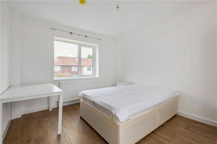 1 Bedroom Terraced House To Rent In Canterbury Road, Guildford, Surrey, GU2