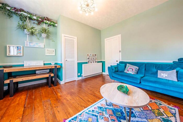 1 Bedroom Flat For Sale In Hawarden Terrace, Perth, PH1