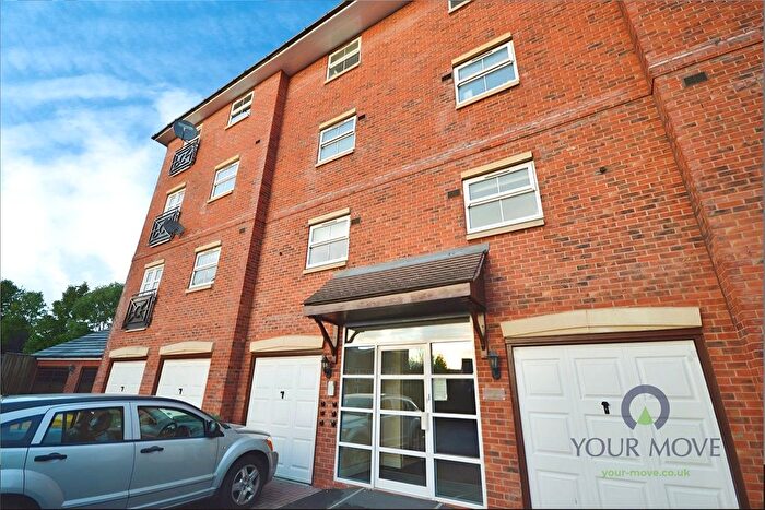 2 Bedroom Flat To Rent In Netherwich Gardens, Droitwich, Worcestershire, WR9