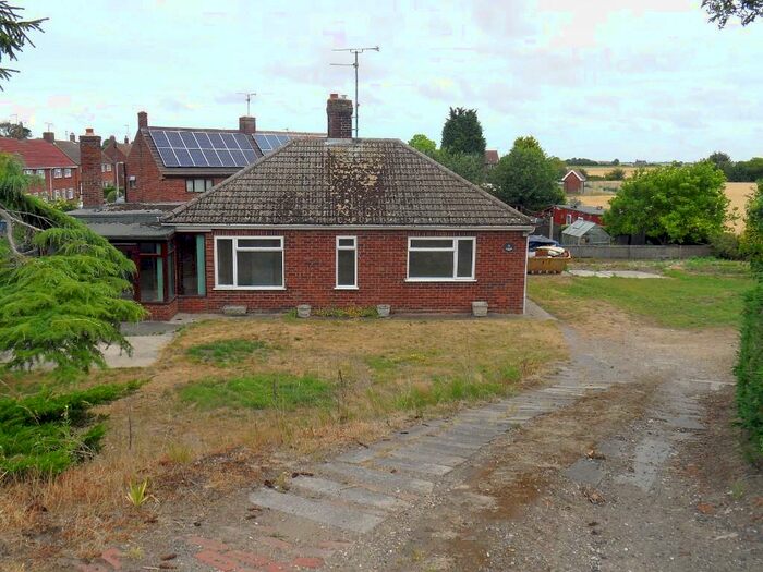 3 Bedroom Detached Bungalow For Sale In East Bank, Sutton Bridge, PE12