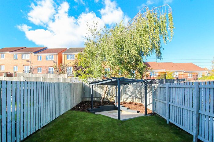 3 Bedroom End Terrace House For Sale In Springfield Mews, Lofthouse, Wakefield, WF3