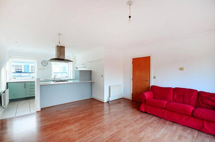 2 Bedroom Flat To Rent In Cheshire Street, , Shoreditch, London, E2