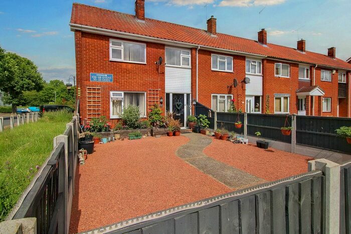 3 Bedroom End Of Terrace House For Sale In Long Lynderswood, Basildon, SS15