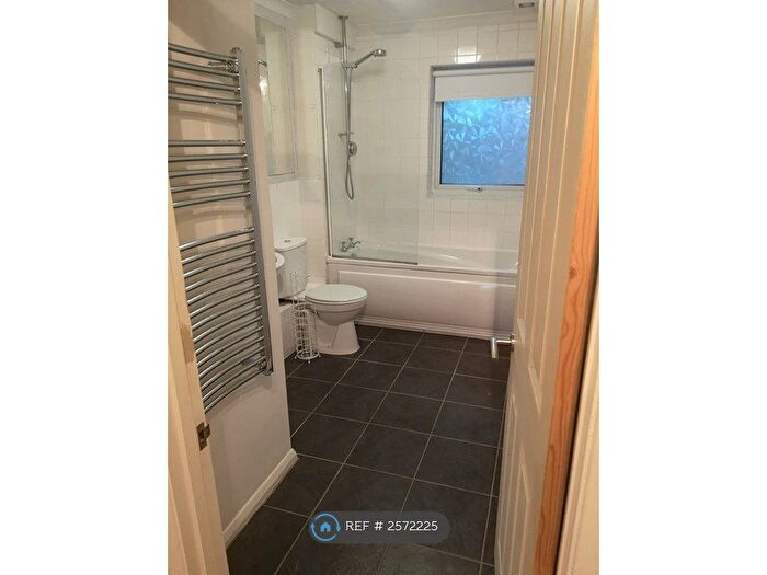 2 Bedroom Flat To Rent In Brentor Court, Tunbridge Wells, TN2