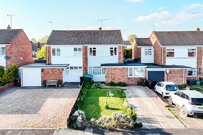 3 Bedroom Terraced House For Sale In Ilbury Close, Shinfield, RG2
