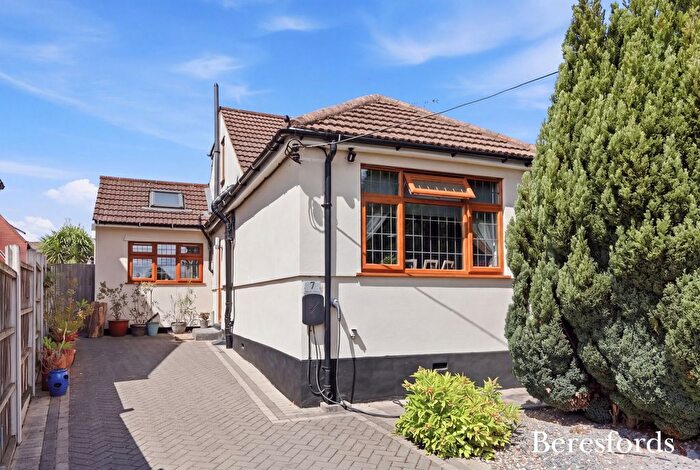 4 Bedroom Bungalow For Sale In Cranham Gardens, Upminster, RM14
