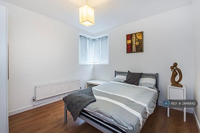 3 Bedroom Flat To Rent In Tompion House, London, EC1V