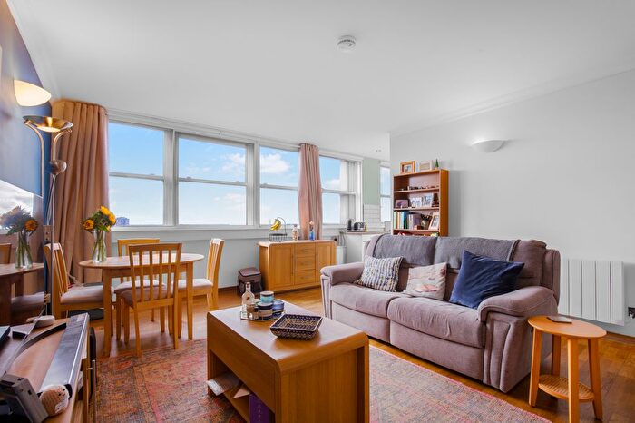 2 Bedroom Flat For Sale In Whitehorse Road, Croydon, CR0