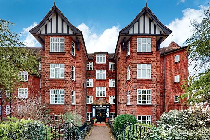 3 Bedroom Flat To Rent In Moreland Court, Finchley Road, London, NW2