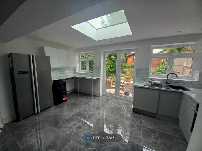 4 Bedroom Terraced House To Rent In Giffordside, Grays, RM16