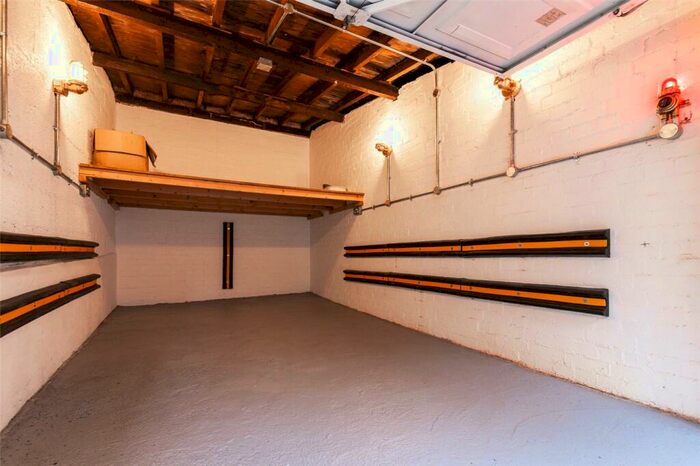 Garage / Parking To Rent In South Grove, Highgate Village, London, N6