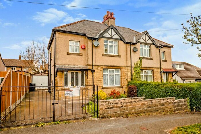 3 Bedroom Semi-Detached House To Rent In Stainecross Avenue, Huddersfield, West Yorkshire, HD4