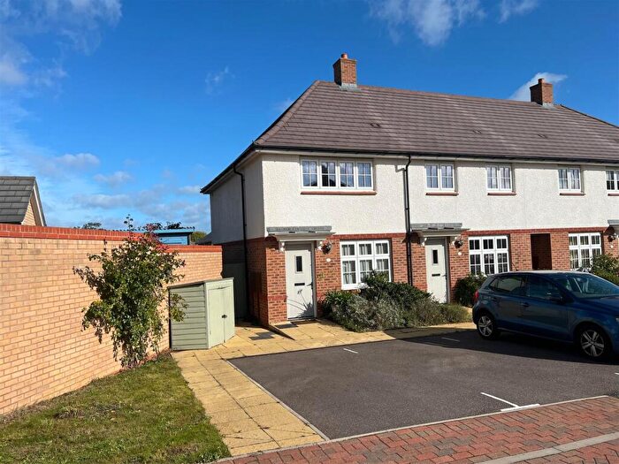 2 Bedroom End Of Terrace House To Rent In Middlegrove, Radley, OX14