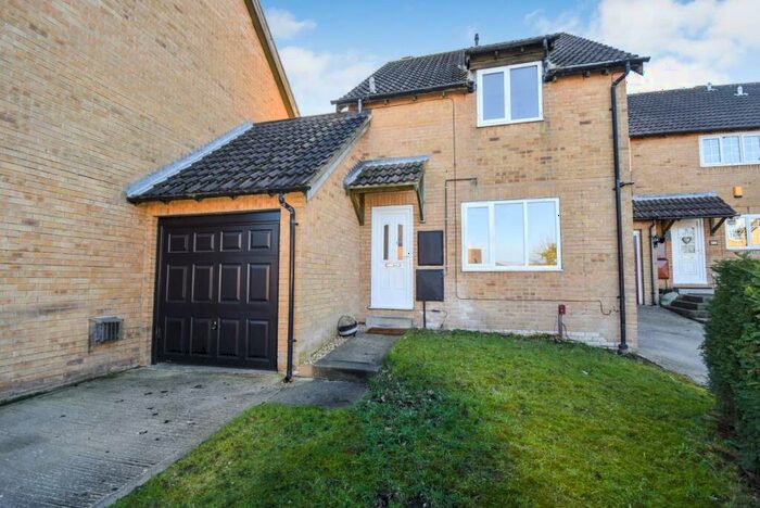 3 Bedroom House To Rent In Chadwell Springs, Bingley, BD16
