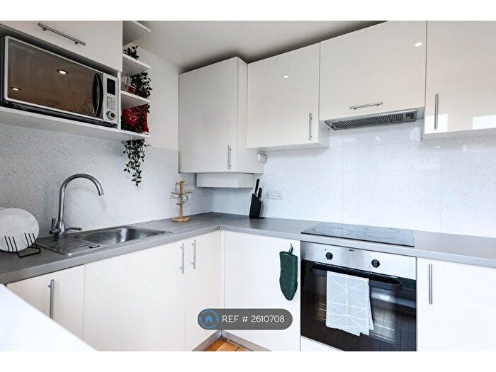 4 Bedroom Flat To Rent In Chalton Street, London, NW1