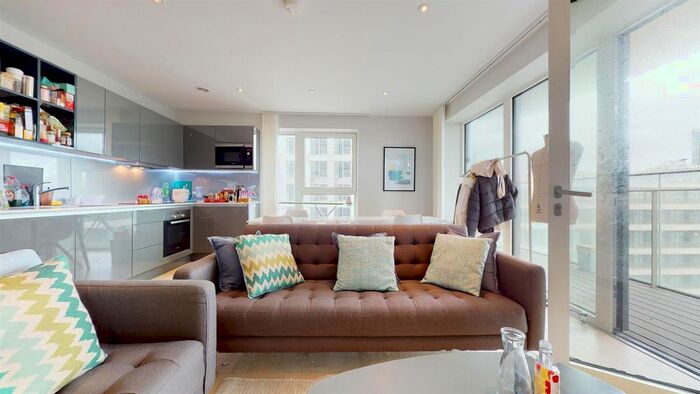 2 Bedroom Flat To Rent In (th Floor Flat) Cassia Point, Glasshouse Gardens, Stratford, E20