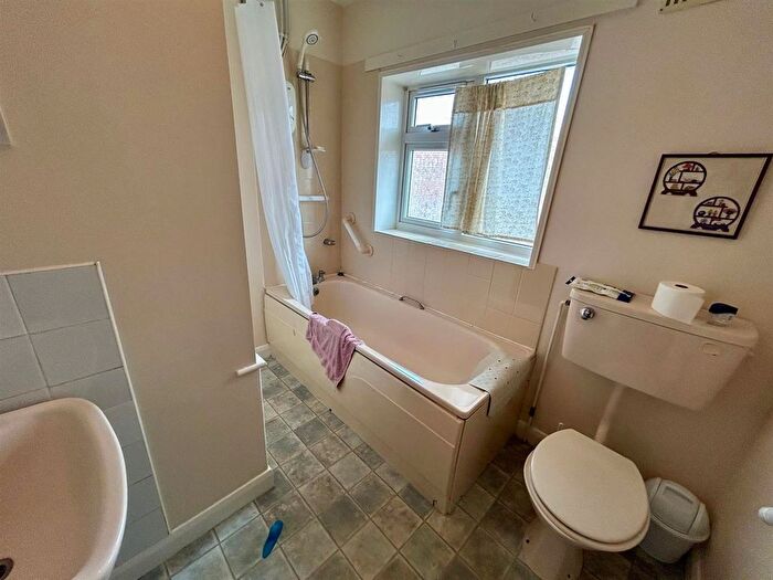 3 Bedroom Terraced House For Sale In Holly Walk, Scarborough, YO12