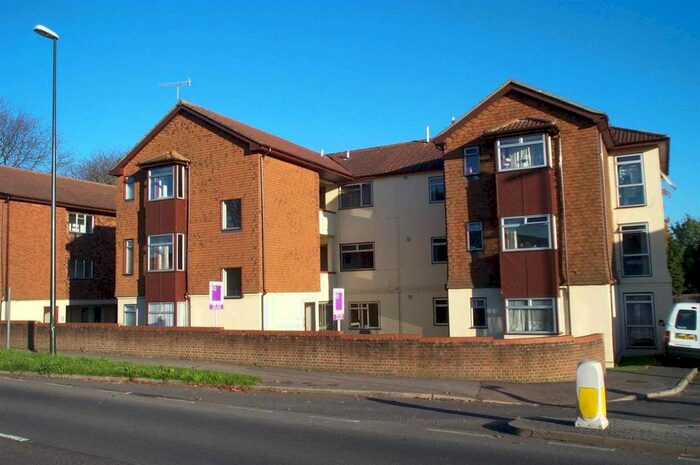 1 Bedroom Flat To Rent In Hollin Court, Crawley, RH10