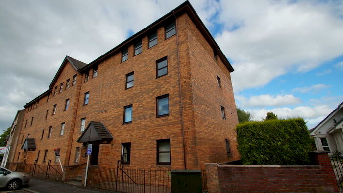 2 Bedroom Flat To Rent In Alexandra Avenue, Lenzie, G66