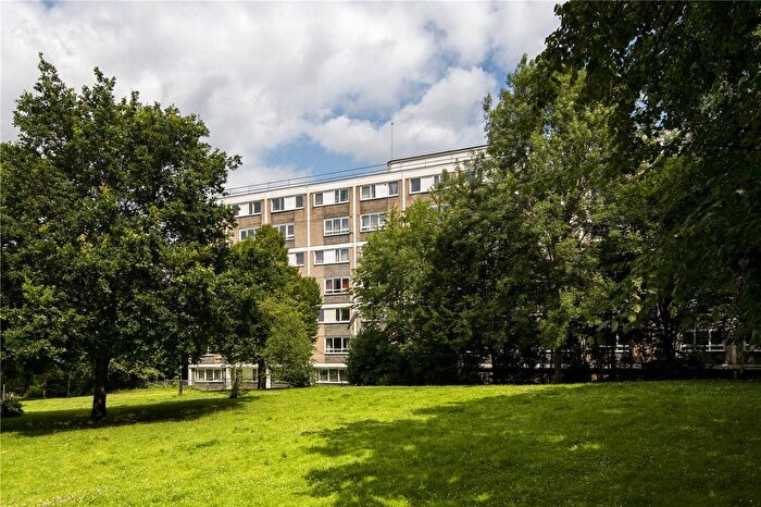 3 Bedroom Flat For Sale In Brixton Hill, London, SW2