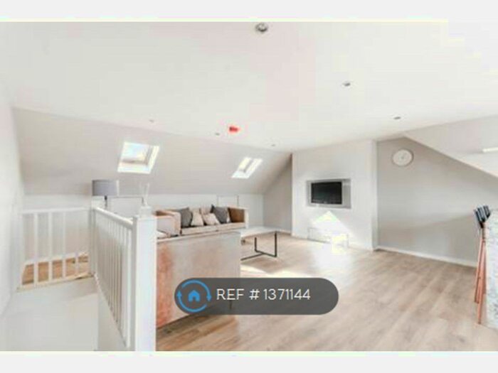3 Bedroom Flat To Rent In Park Avenue, London, CR4