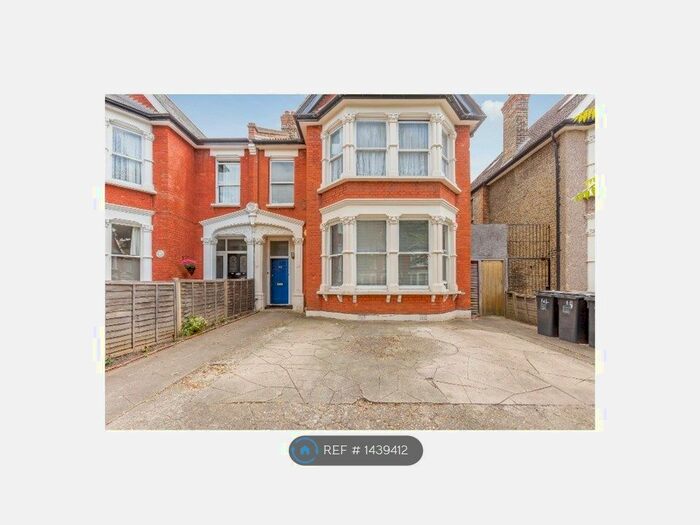 3 Bedroom Flat To Rent In Bargery Road, London, SE6