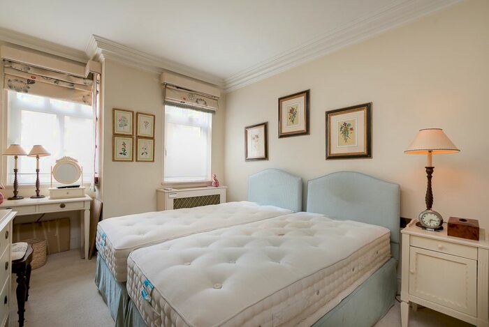 2 Bedroom Flat To Rent In Pall Mall, London, SW1Y