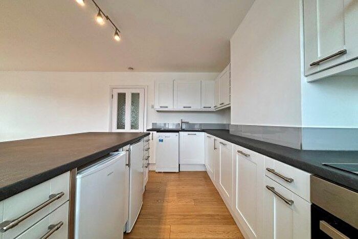 2 Bedroom Flat To Rent In High Street, Beckenham, BR3