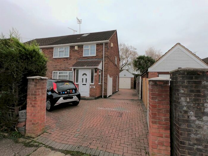 3 Bedroom Semi-Detached House To Rent In Chaucer Road, Crawley RH10