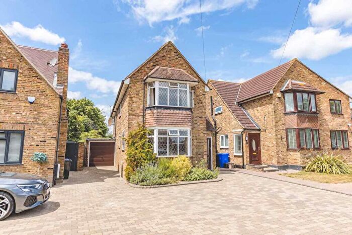 3 Bedroom Detached House For Sale In Chequers Orchard, Iver, SL0